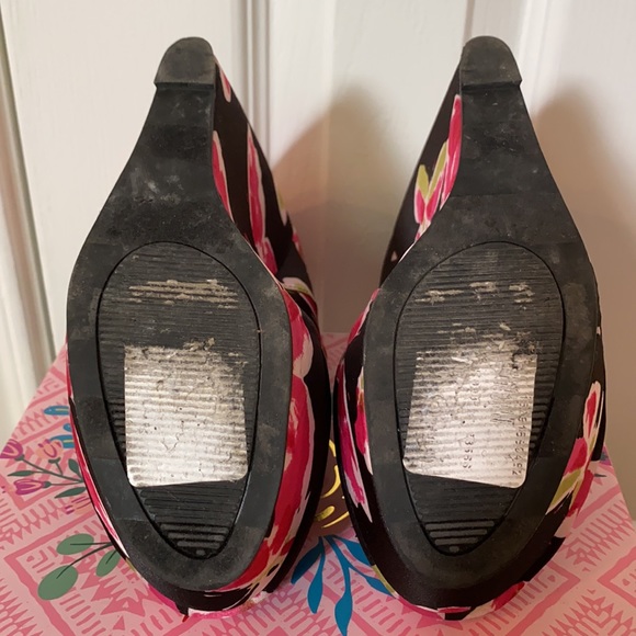 🎓$10/CollegeBlowoutSale!📚-Regularly$15
Elle- satin butterfly wedges - Picture 7 of 9